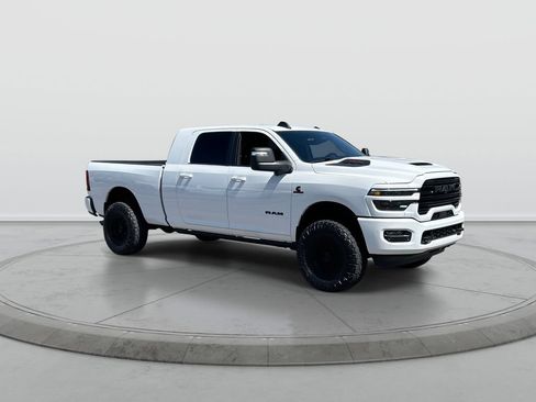 Used 2025 RAM 2500 Laramie AWD/4WD image 2