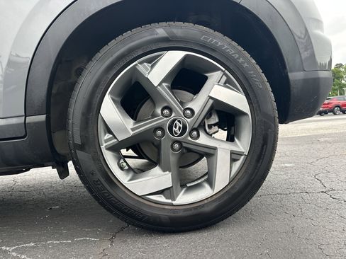 Used 2023 Hyundai Venue Limited FWD image 20