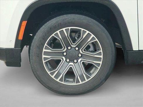 Used 2024 Jeep Wagoneer Series II w/ Flexible Seating Group RWD image 14
