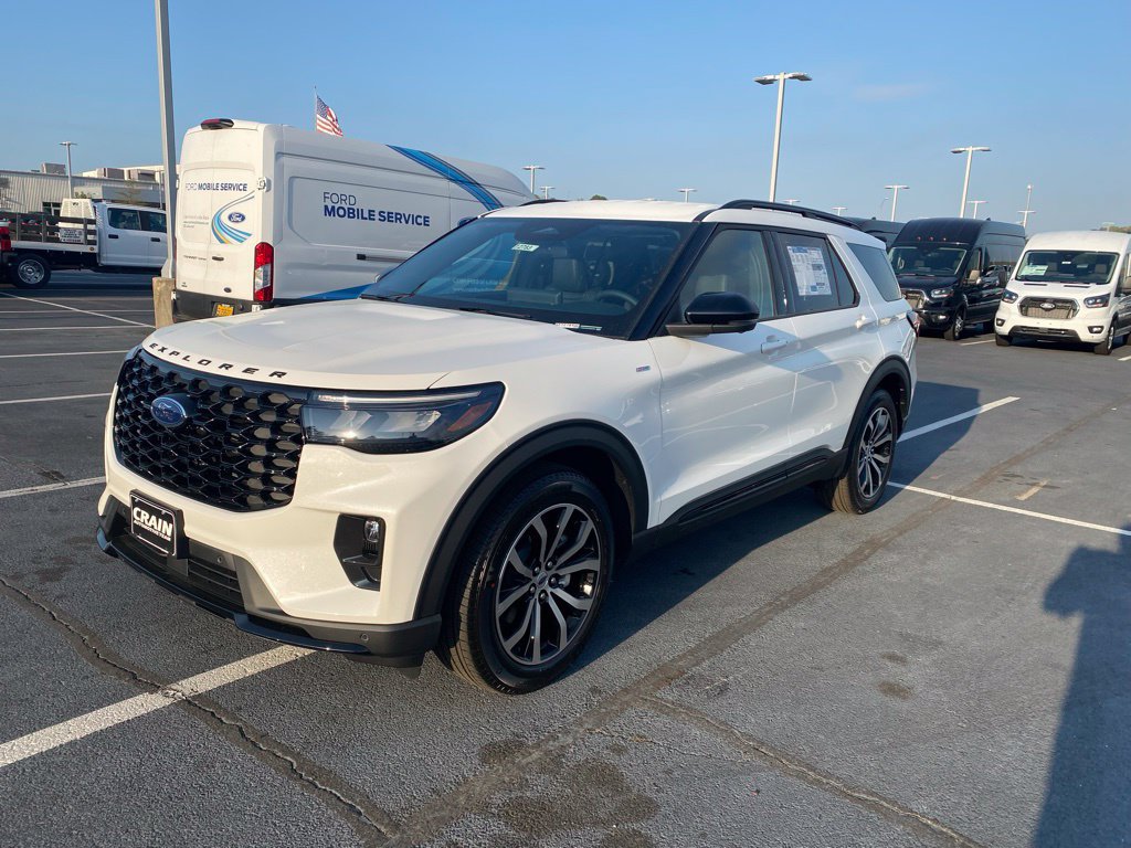 New 2026 Ford Explorer ST-Line RWD image 3
