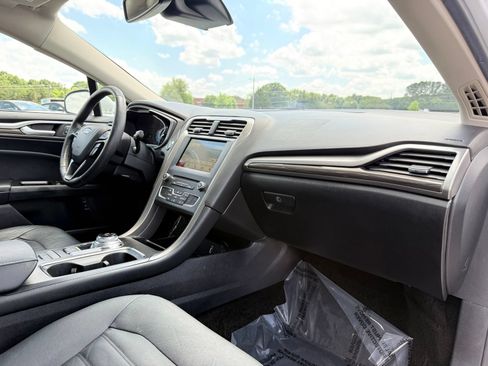 Used 2018 Ford Fusion SE w/ Equipment Group 602A FWD image 21