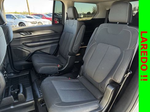 Used 2023 Jeep Grand Cherokee L Laredo image 27