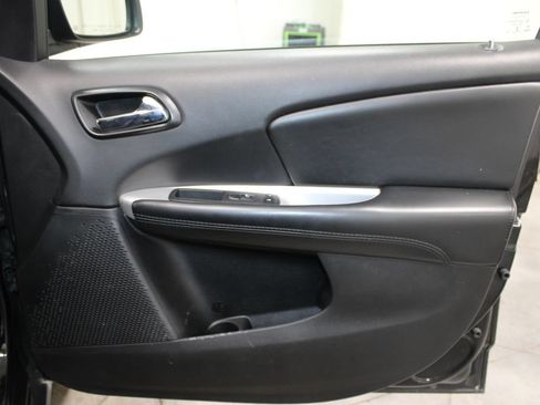 Used 2019 Dodge Journey SE w/ Connectivity Group FWD image 31