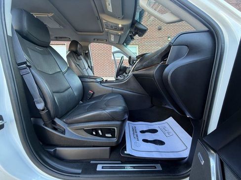 Used 2017 Cadillac Escalade Premium Luxury AWD/4WD image 18