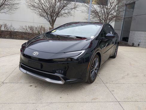 Used 2024 Toyota Prius XLE image 3