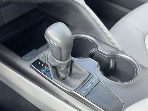 Used 2022 Toyota Camry SE image 15