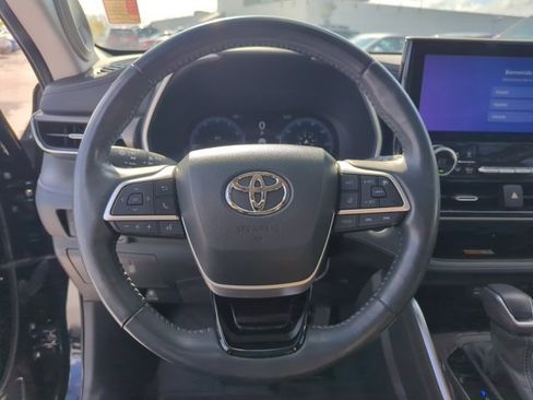 Used 2023 Toyota Highlander Limited image 15