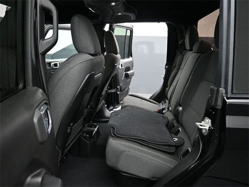 Used 2024 Jeep Gladiator Rubicon w/ Safety Group image 9