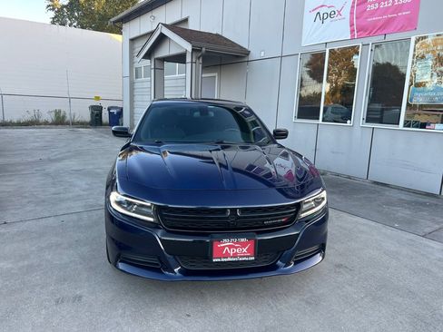 Used 2016 Dodge Charger SE w/ Blacktop Package RWD image 2