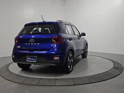Certified 2025 Hyundai Venue SEL FWD image 5