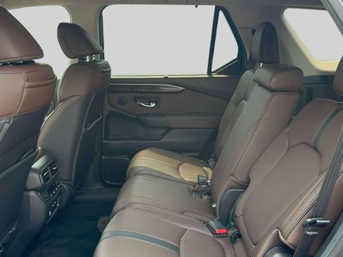 Used 2025 Honda Pilot Elite image 9