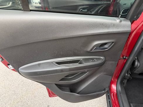 Used 2021 Chevrolet Trax LS FWD image 15
