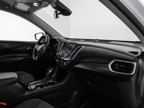 Used 2022 Chevrolet Equinox LT w/ Driver Convenience Package image 10