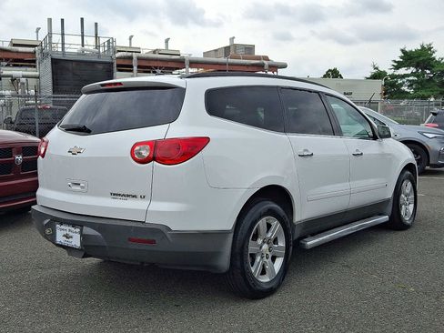 Used 2010 Chevrolet Traverse LT w/ Personal Connectivity Package FWD image 7