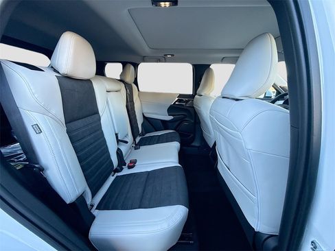 New 2026 Mitsubishi Outlander SE image 31