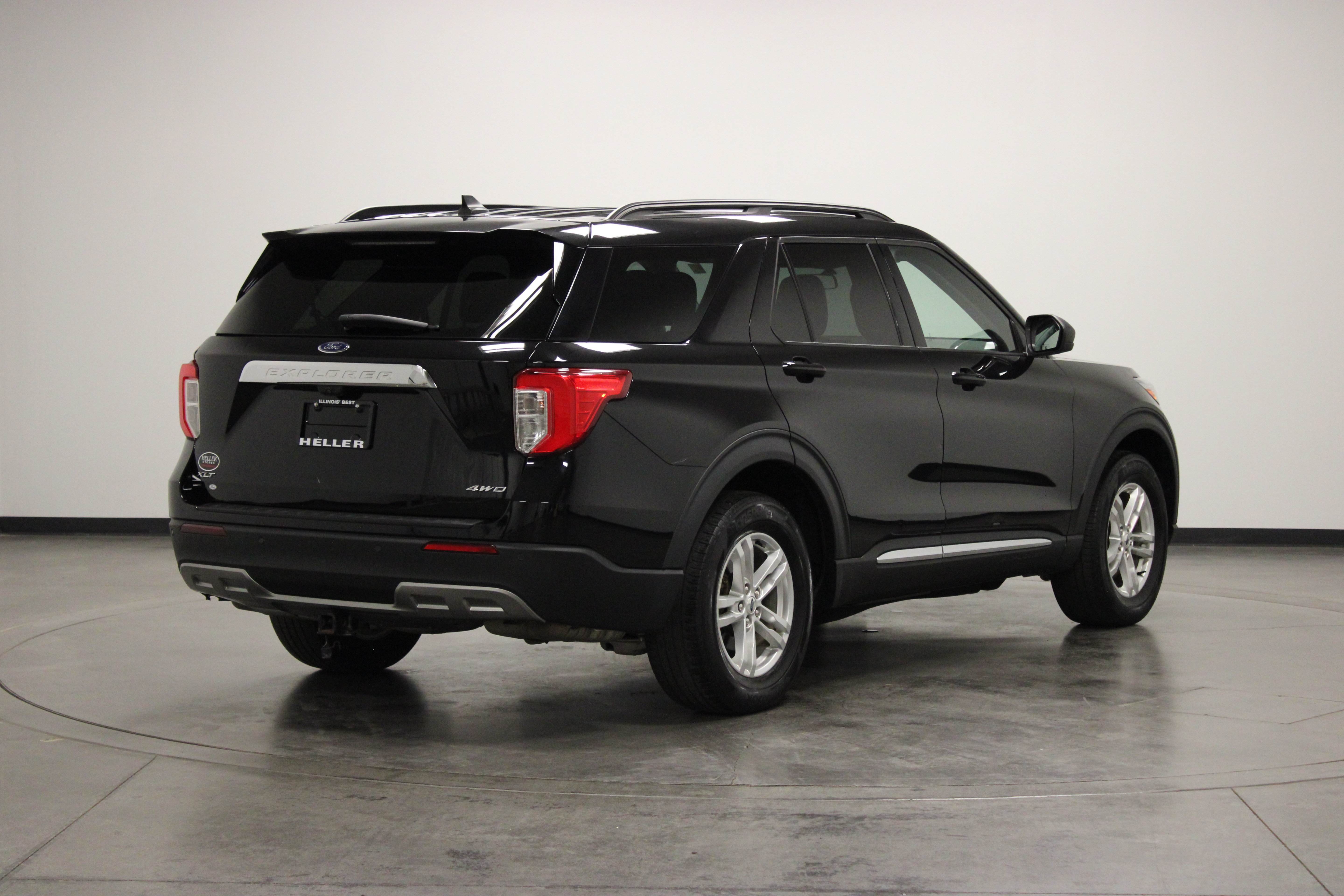 Used 2022 Ford Explorer XLT w/ Equipment Group 202A AWD/4WD image 10