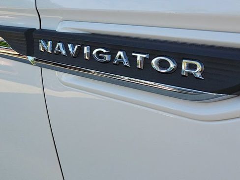 Certified 2023 Lincoln Navigator Reserve AWD/4WD image 11