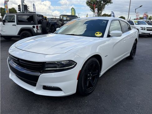 Used 2018 Dodge Charger R/T image 3
