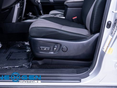 Used 2020 Toyota 4Runner SR5 AWD/4WD image 26