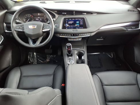 Certified 2023 Cadillac XT4 Luxury w/ Cold Weather Package FWD image 17