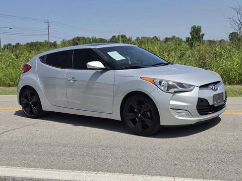 Used 2016 Hyundai Veloster w/ Option Group 02 FWD image 1