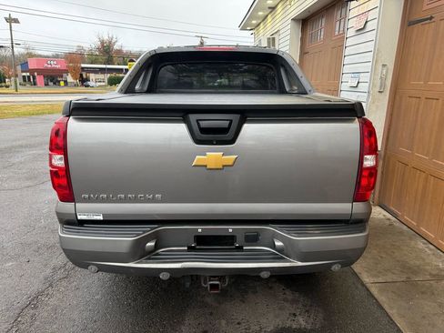 Used 2012 Chevrolet Avalanche LT image 4