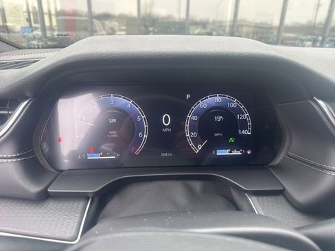 Used 2025 Jeep Grand Cherokee Altitude image 2