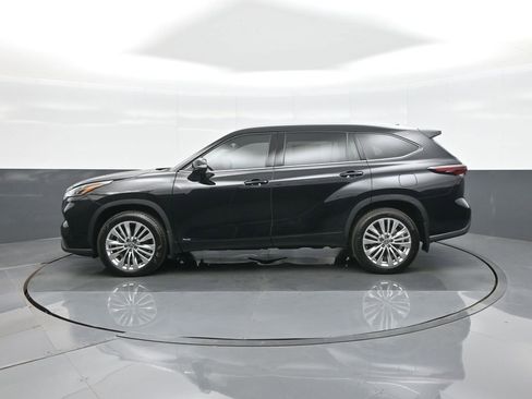 Used 2025 Toyota Highlander Platinum AWD/4WD image 6