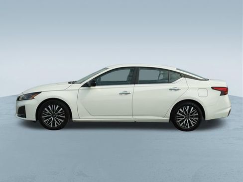 Used 2025 Nissan Altima 2.5 SV image 4