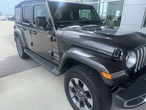 Used 2018 Jeep Wrangler Unlimited Sahara image 4