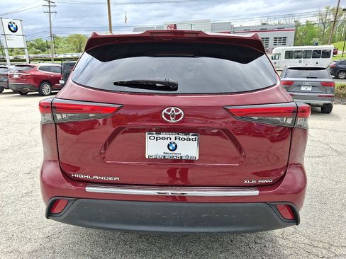 Used 2020 Toyota Highlander XLE AWD/4WD image 5