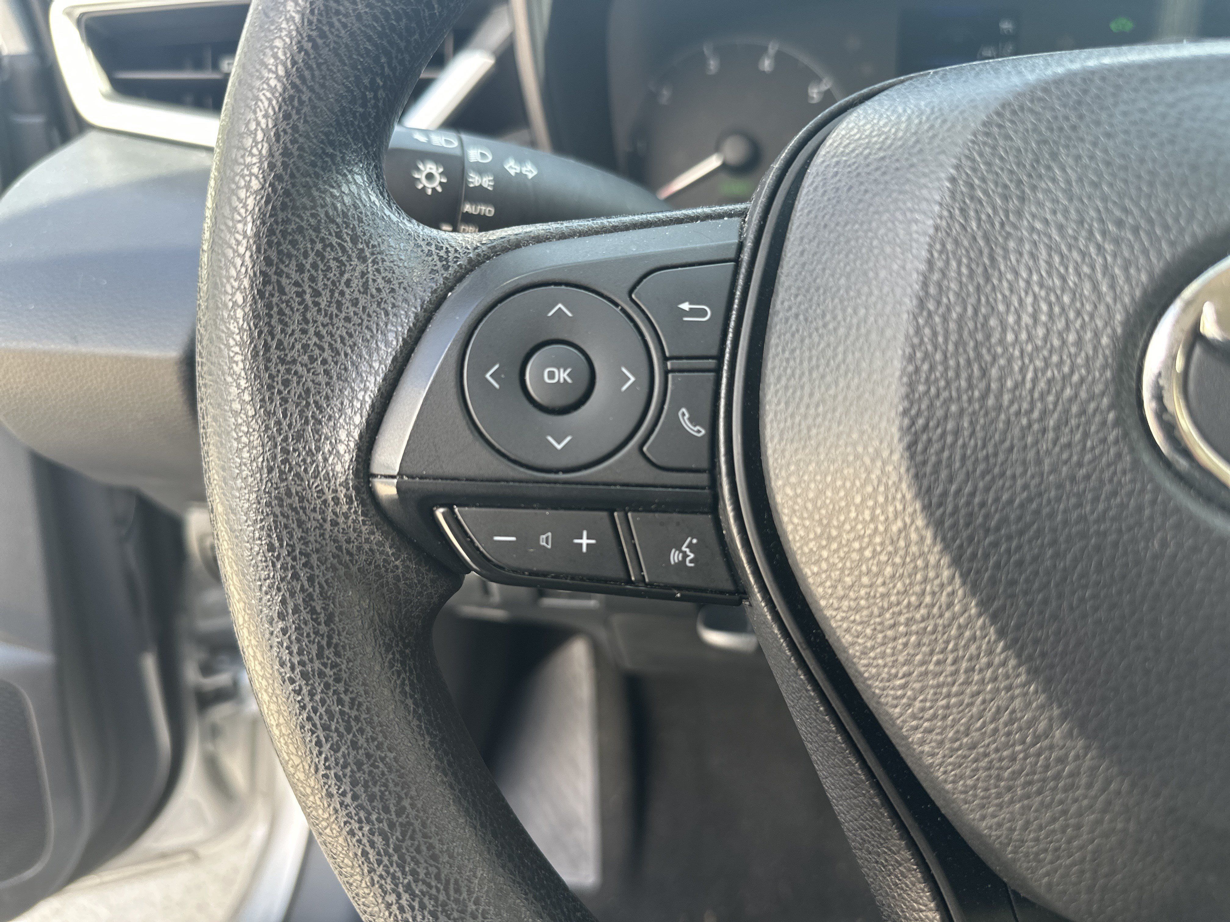 Used 2025 Toyota Corolla LE FWD image 18
