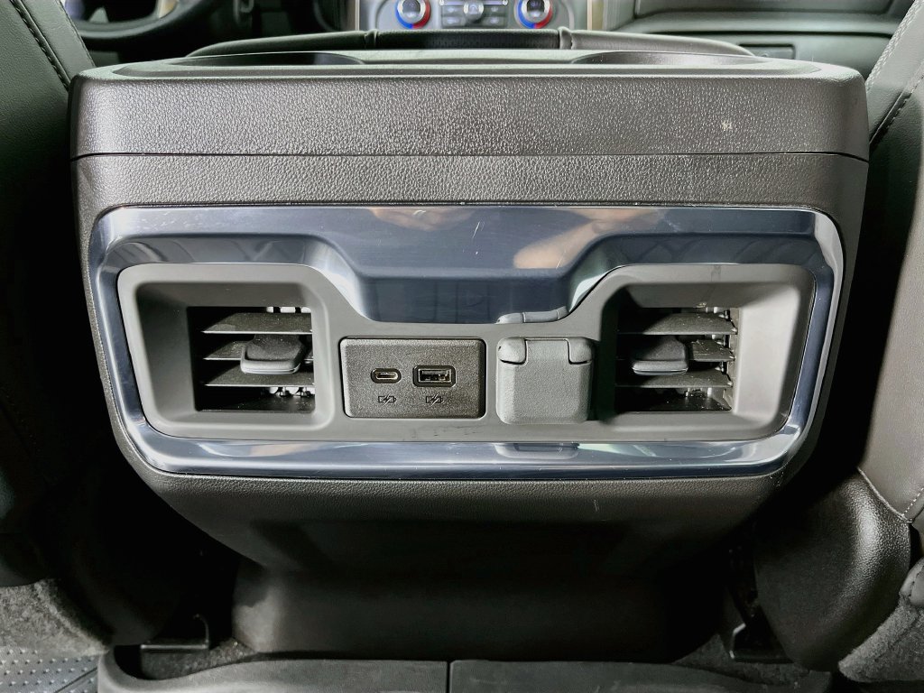 Used 2022 Chevrolet Silverado 1500 High Country w/ Technology Package AWD/4WD image 32