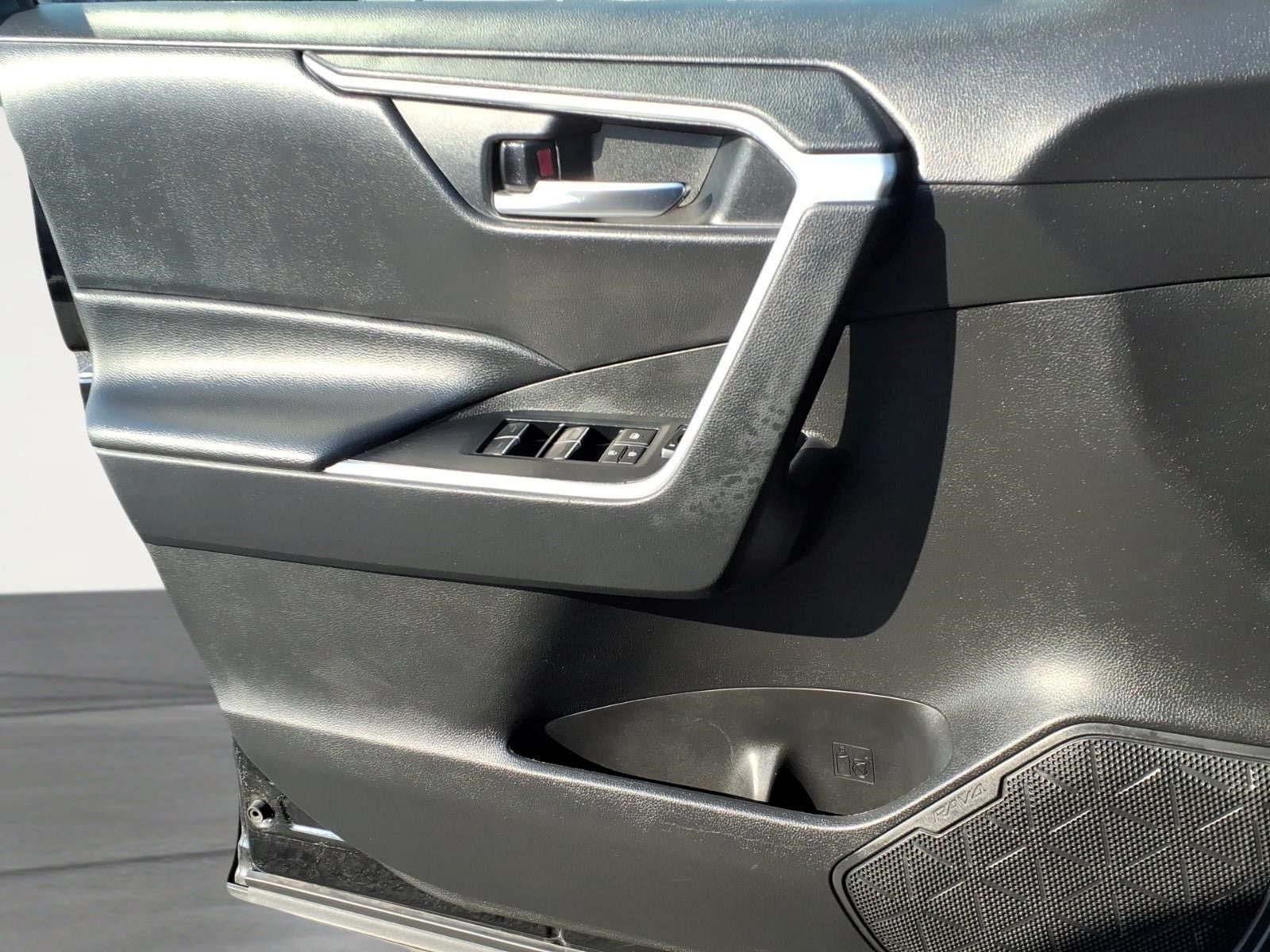 Used 2024 Toyota RAV4 XLE FWD image 16