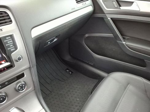 Used 2015 Volkswagen Golf TDI S image 36
