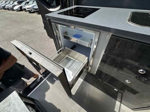 Used 2020 Mercedes-Benz Sprinter 2500 image 31