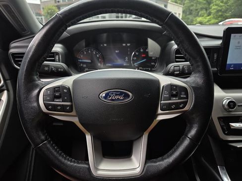 Used 2022 Ford Explorer XLT w/ Equipment Group 202A RWD image 22