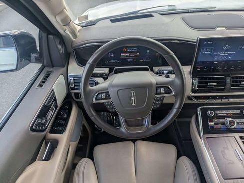 Used 2023 Lincoln Navigator Reserve AWD/4WD image 18