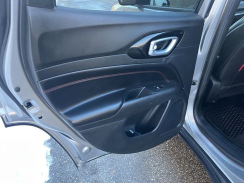 Used 2023 Jeep Compass Trailhawk image 11