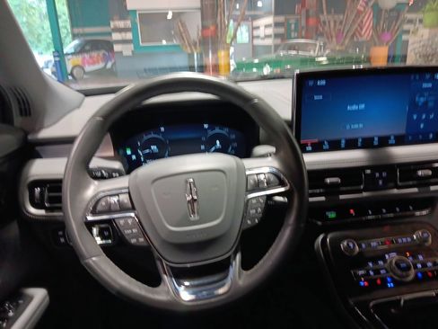 Used 2022 Lincoln Nautilus Reserve w/ Luxury Package AWD/4WD image 5