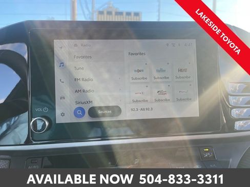 Used 2025 Toyota Camry SE image 30