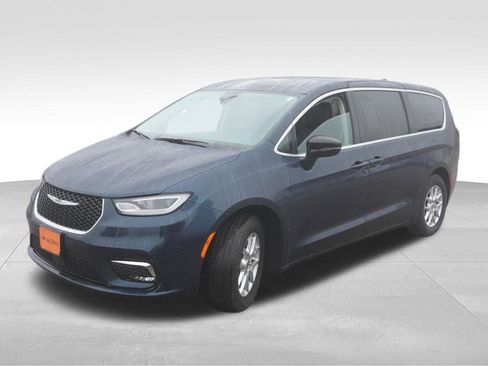 Certified 2024 Chrysler Pacifica Touring-L image 12