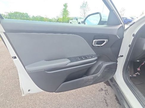 Used 2025 Kia K4 FWD image 18