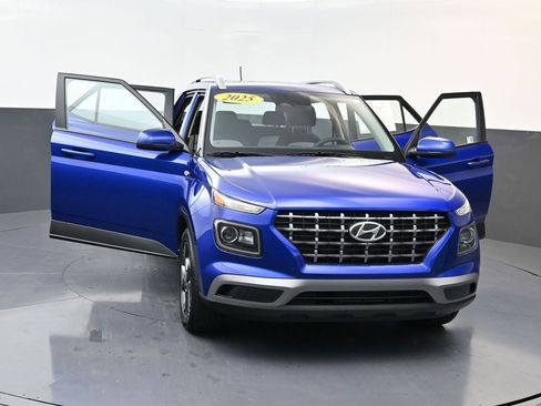 Certified 2025 Hyundai Venue SEL image 32