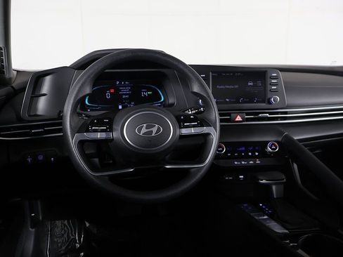 Used 2025 Hyundai Elantra Blue image 21