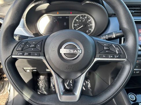 Used 2025 Nissan Versa SV FWD image 25