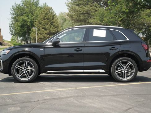 Used 2024 Audi Q5 e Premium Plus w/ Premium Plus Package AWD/4WD image 2