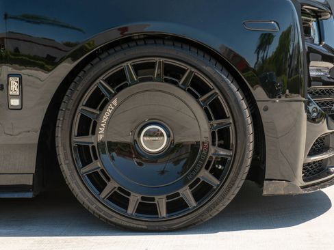 Used 2024 Rolls-Royce Phantom Sedan w/ The Phantom Package RWD image 46