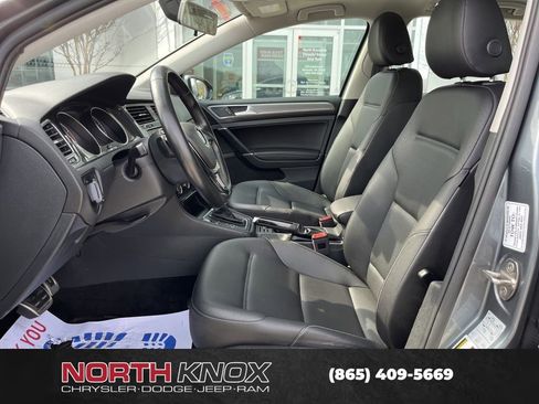 Used 2018 Volkswagen Golf Alltrack SE image 3