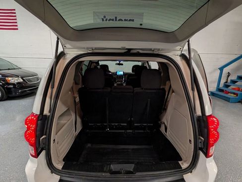 Used 2012 Dodge Grand Caravan SE image 12